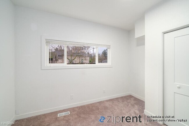 Building Photo - 2 br, 1 bath House - 828 Southeast Cedar S...