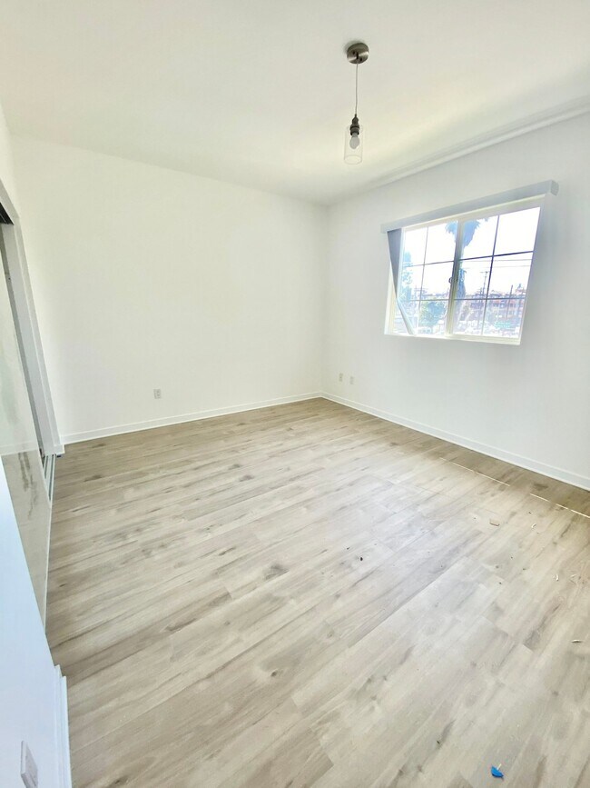 Building Photo - 9731 Vesper Ave