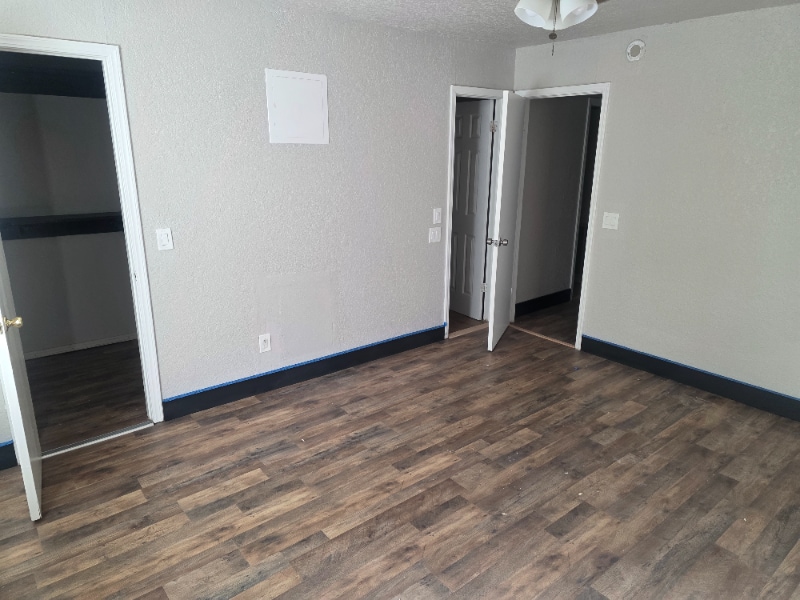 Building Photo - 1327 Eastgate Dr