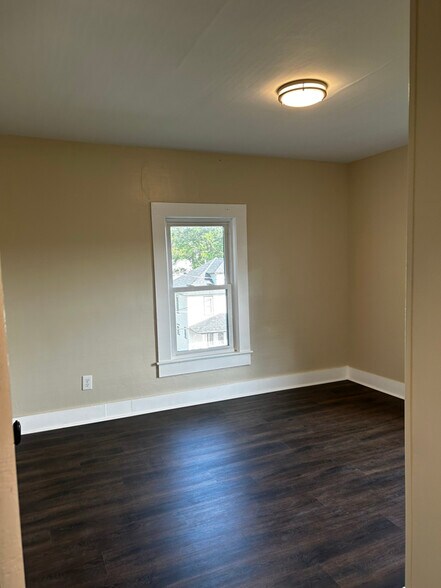 Building Photo - 417 Waverly Ave