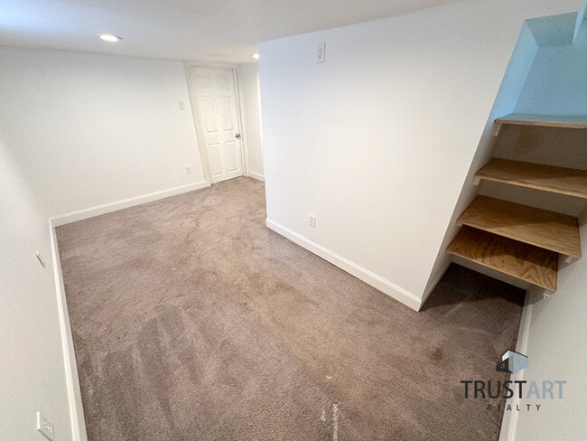 Building Photo - 4 Bedroom house in Foxchase area of North ...
