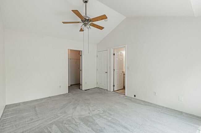 Building Photo - Spacious 4BD, 3.5BA Aurora Highlands Home ...