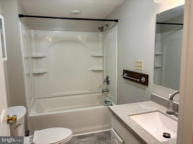 Building Photo - 3 Grape St