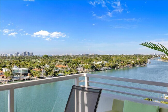 Building Photo - 5600 Collins Ave
