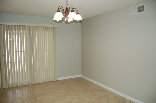Building Photo - 7185 Acorn Ct