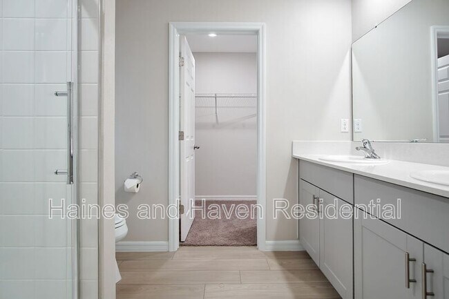 Building Photo - 3889 Geranium Ave