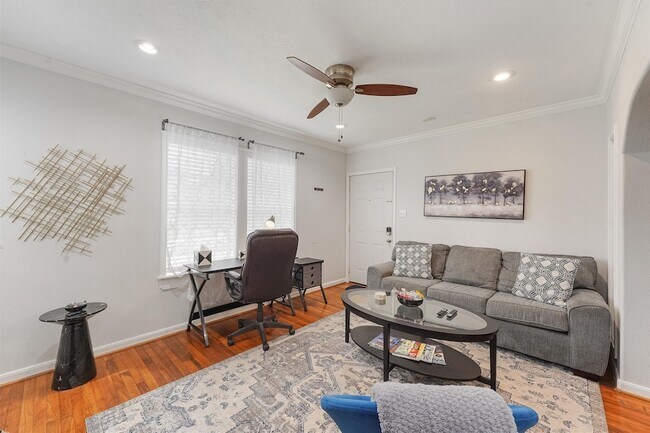 Building Photo - 403 W Polk St