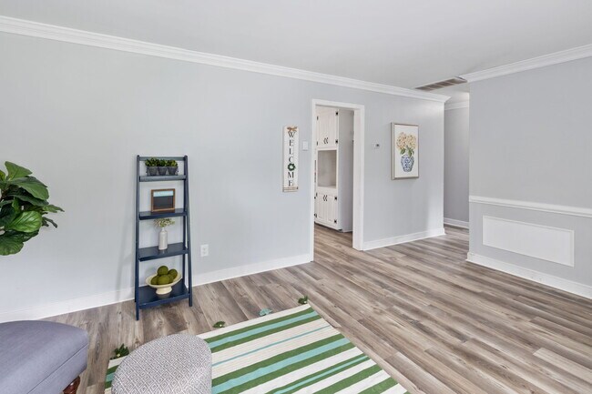 Building Photo - 10511 Lunswood Rd