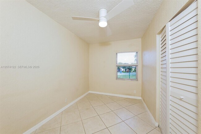 Building Photo - 900 W Bloxham St