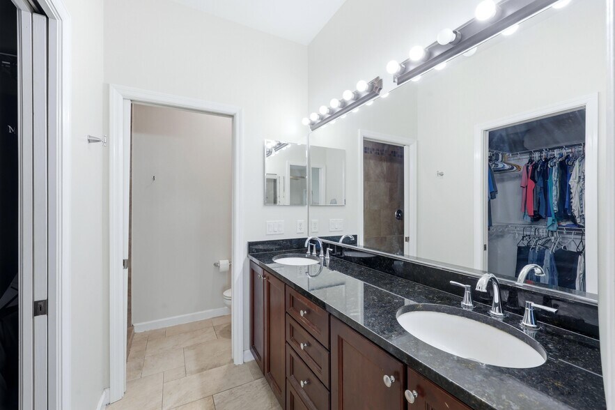 Building Photo - 6652 7th Avenue Cir W