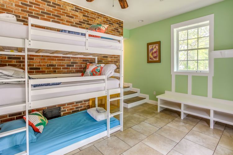 Building Photo - 1087 Burcale Rd