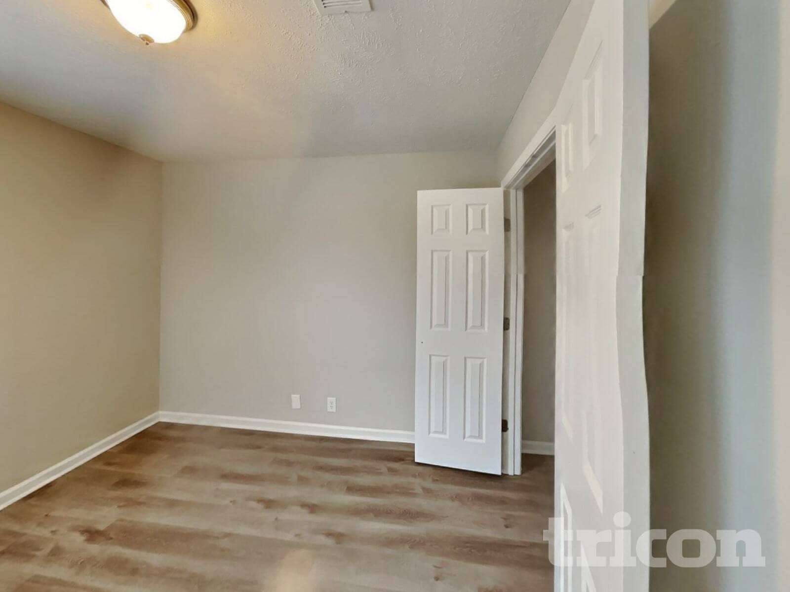 Building Photo - 1116 S Hampton Cl