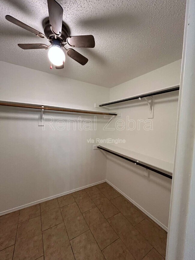 Building Photo - 4001 Cypress Gardens Dr