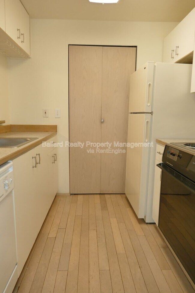 Building Photo - 2244 13th Ave W