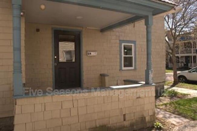 Building Photo - 124 N Winooski Ave