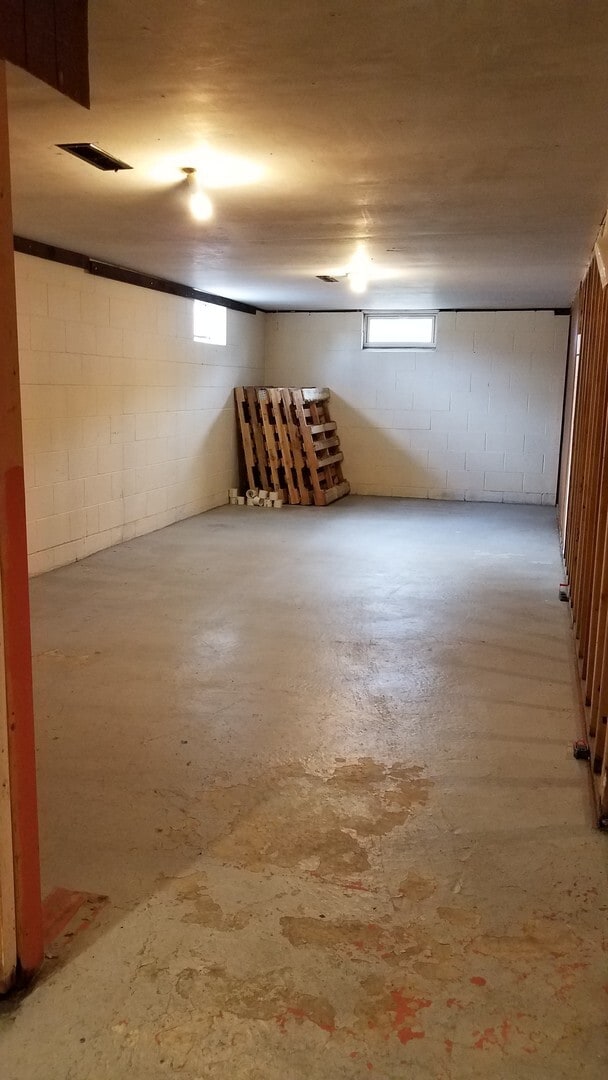Building Photo - 2 Bedroom Duplex
