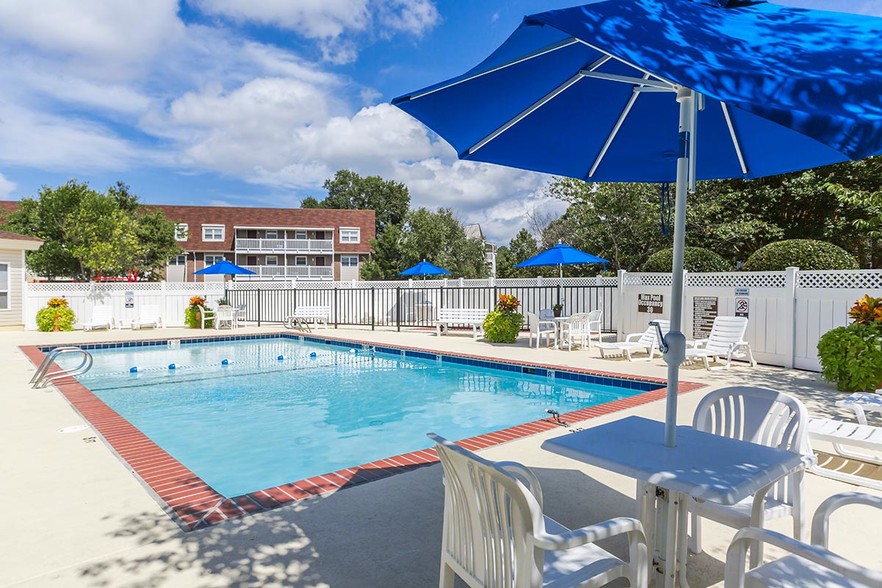 Welcome to Beautiful Chartwell Apartments! - Chartwell