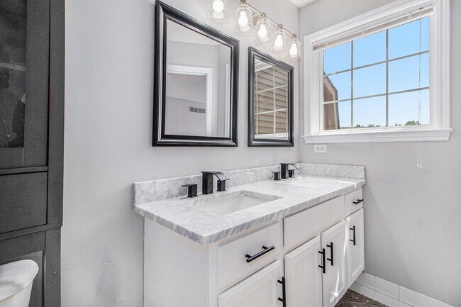 Building Photo - 3051 Barclay Way