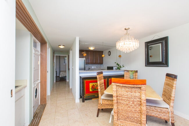 Building Photo - Fully Furnished Beach Front Condo on North Shore!