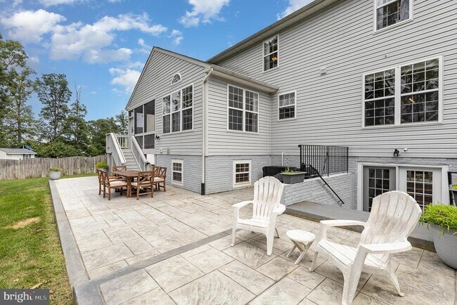 Building Photo - 9 Sable Ln