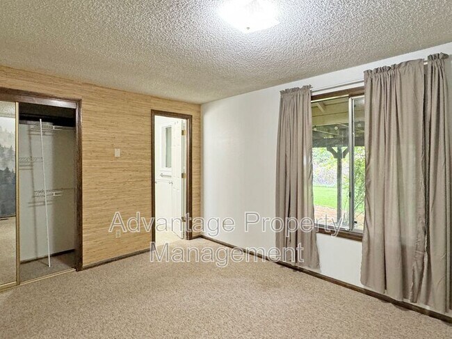 Building Photo - 2350 NW Green Cir