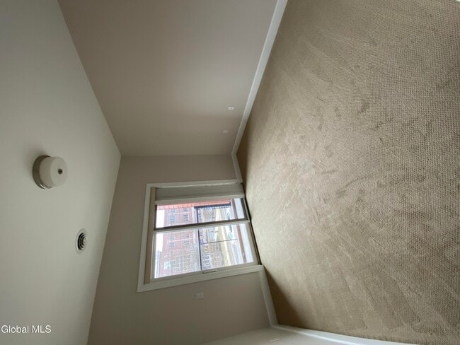 Building Photo - 2 West Ave