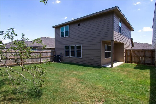 Building Photo - 5121 Lost Oak Dr