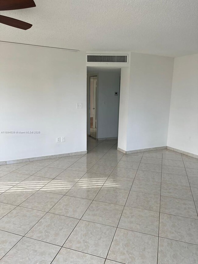 Building Photo - 1200 NE Miami Gardens Dr
