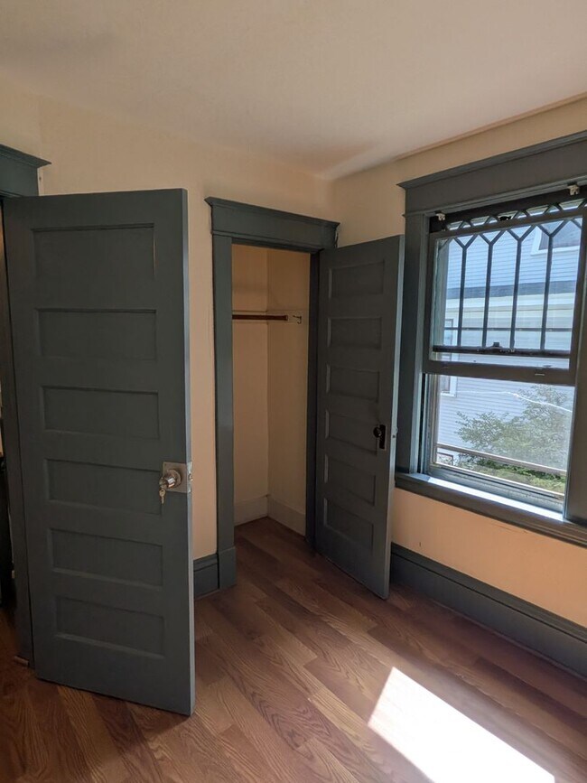 Building Photo - Charming 5-bedroom home in the heart of Hamline–Midway!