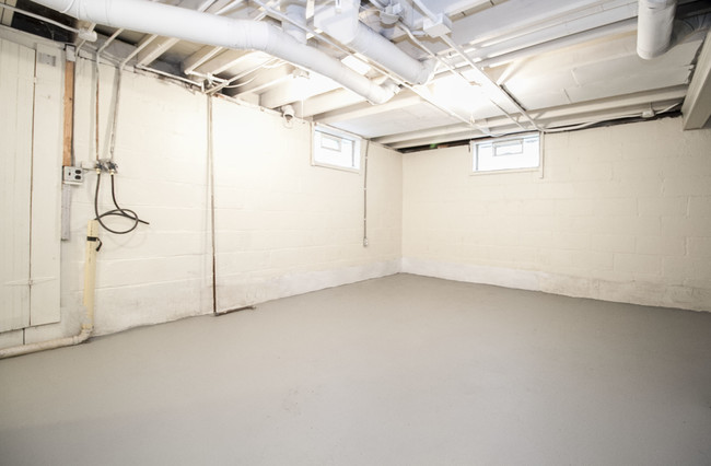 Building Photo - 942 Brinton Dr
