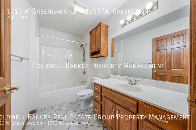 Building Photo - 1713 W Greenlawn Ln