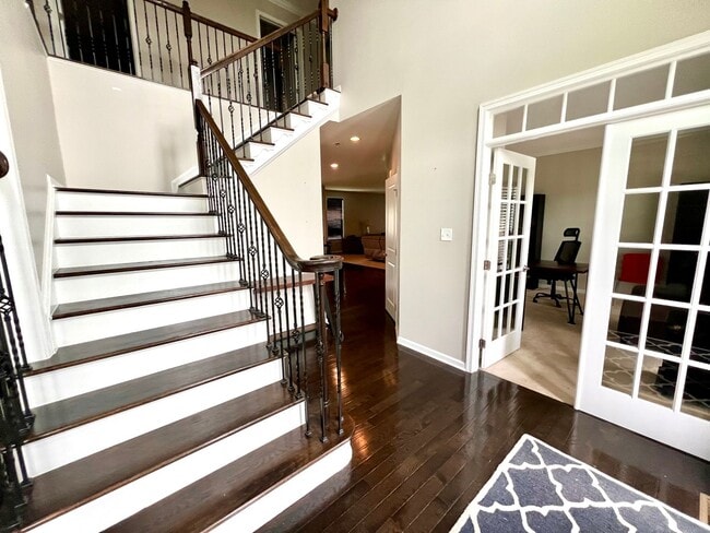 Building Photo - 3006 Farm View Dr