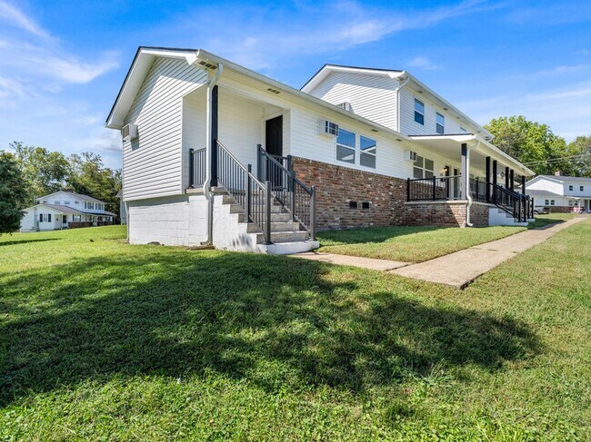 Building Photo - Oak Ridge 37830 - 3 bedroom 2 bath duplex ...