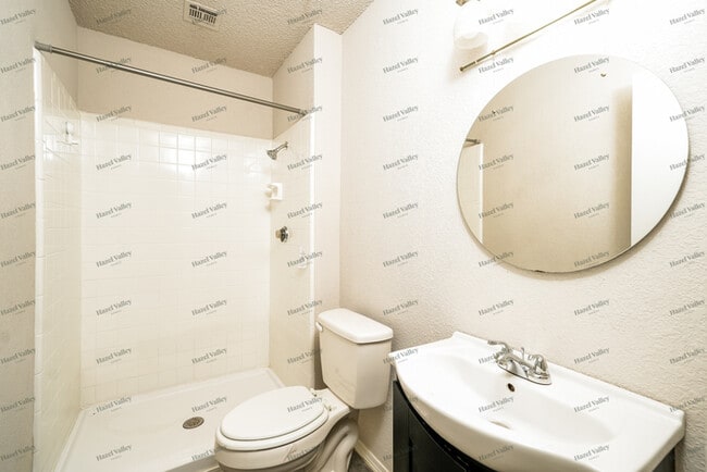 Building Photo - 108 W South Park St