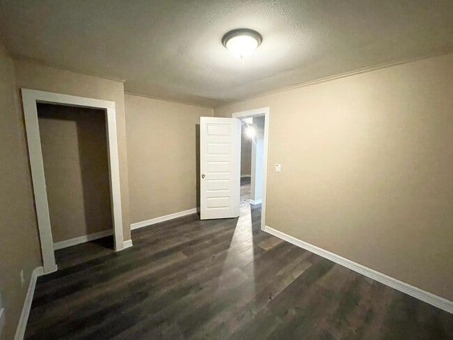 Building Photo - Your dream home awaits!