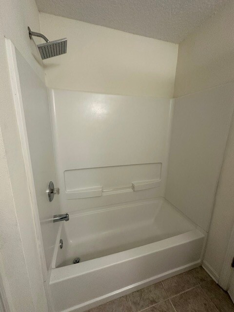 Building Photo - Spacious 4 Bedroom Home With Washer And Dryer Included