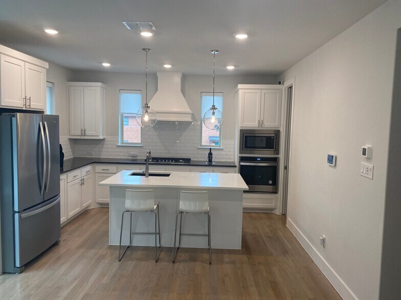 Kitchen - 1802 Deacon Hl Ct