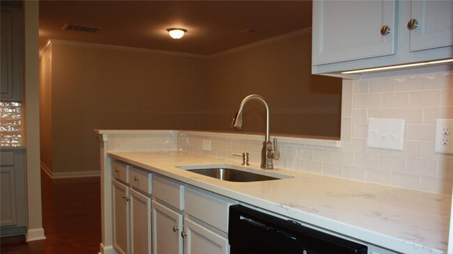 Building Photo - Beautiful Townhome in coveted Steele Creek - Berewick