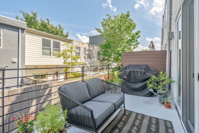 Building Photo - 1003 S 17th St