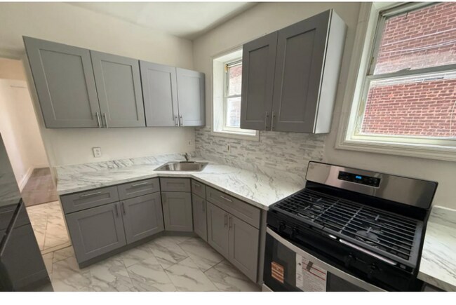 Building Photo - 867 E 231st St