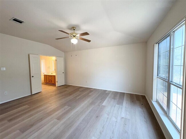 Building Photo - 1101 Wood Creek Dr
