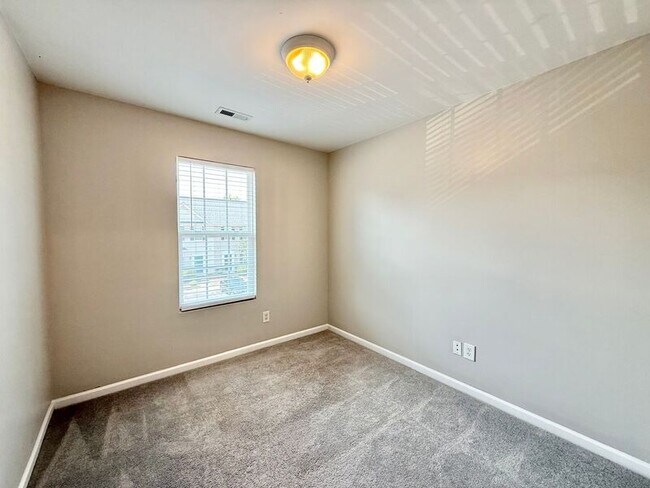 Building Photo - 110 Graystar Rd