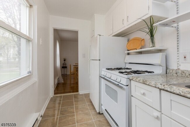 Building Photo - 138-140 Lincoln St