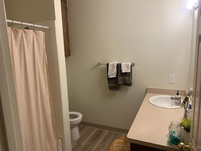 Building Photo - 621 W 7th St