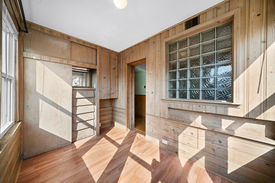 4th Bedroom - Office - Enclosed Porch View 2 - 5344 N Ashland Ave