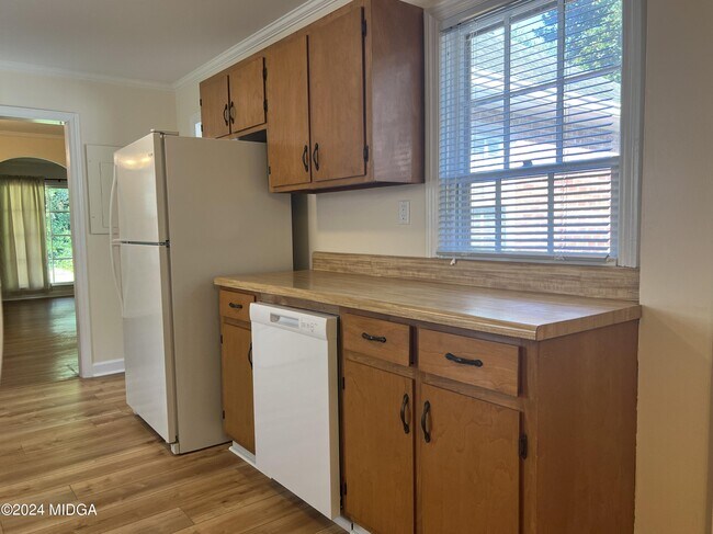 Building Photo - 110 Bragg St