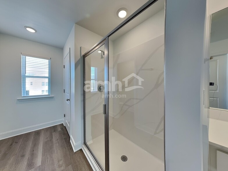 Building Photo - 212 Chase Ln