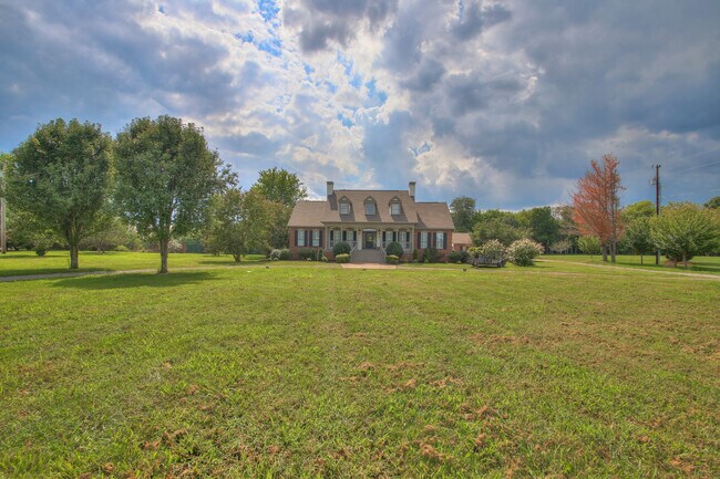 Building Photo - 4335 N Chapel Rd