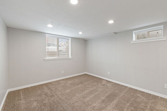 Building Photo - This charming, 4 bedroom 2 bath updated bungalow in the heart of Ogden for $2150 a month