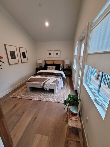 Building Photo - 3649 Cazador St